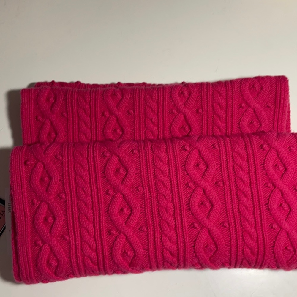 Wool/cashmere infinity fisherman’s scarf from Vinyard Vines.  Hot Pink NWT